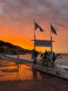 C’est ce pourquoi j’aime Nice 🧡💛🩷

Quand j’ai commencé à courir, il y a plus de 10 ans, c’était pour ça. Pas pour faire des photos au petit matin… mais pour trouver cette sérénité. Cette lumière, ce calme presque méditatif, cette sensation d’être coupé de tout et cette douceur. Loin d’un monde parfois si violent… Un moment rien que pour moi, dans ma bulle… et ce joli spectacle ✨