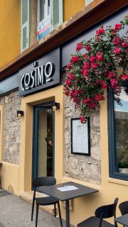 PIZZAS 〰️ 🇮🇹 Un nouveau restaurant italien vient d’ouvrir ses portes à Nice : @cosimorestaurantpizzeria 😍 Situé boulevard Risso, Le Cosimo propose une belles cartes de plats italiens avec des recettes traditionnelles ou plus originales comme la pizza Cosimo à la crème de pistache, mozzarella et mortadelle 🍕 On y déguste aussi de savoureuses piadines, des pâtes… et tout est fait maison avec des produits frais ! Jusqu’au tiramisu ! Et l’accueil est aussi très sympa 😊 À découvrir sans tarder ! 

📍Le Cosimo, 14 Bd Risso à Nice
🍽️ Sur place (climatisé), à emporter et en livraison 
🧑🏻‍🍳 Traiteur également 
🕦 Ouvert tous les jours, midi et soir 

_______

#nice06 #frenchriviera #pizzalove #cosimonice