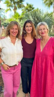 EN VRAIES ! 〰️ Très belle rencontre aujourd’hui à l’@hotel.casarose à @mandelieu_tourisme avec Maïtena Biraben @maitenab et Alexandra Crucq @alexcrucq - entre autres fondatrice de @mesdames.media 🤩 

Elles se produiront sur la scène du Centre Expo Congrès de Mandelieu Samedi 19 septembre prochain pour la toute première date de leur spectacle « Mesdames en Vraies », avant la tournée française ! Un spectacle dans lequel des femmes de plus de 45 ans (Maïtena Biraben, Alexandra Crucq et leurs complices : Sonia Dubois, Elsa Wolinski, Mamzelle Viviane) abordent ménopause et sexualité avec humour et impertinence... et surtout elles sont vraies, elles sont elles-même ! 😍

Et si la première date est à #Mandelieu ce n’est pas un hasard puisque Alexandra Crucq y a passé toute son enfance, et sa grand-mère vivait ici ! 

🎟️Pour réserver votre place, rendez-vous sur le site de la fnacspectacles.com (et en story)